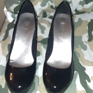 CL BY LAUNDRY SZ 8 SEXY BLACK PUMPS MINT CONDITION